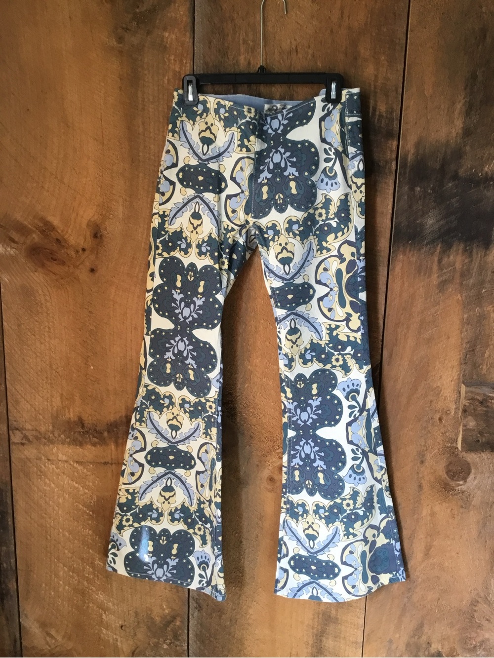 Patterned Flare Jeans in Blue and Cream